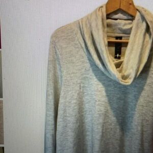 Yogalicious large grey‎ heathered snow a blend of white and grey - side slits